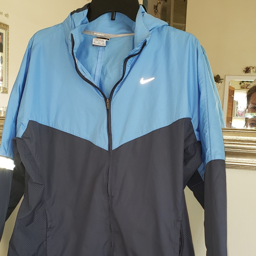 Nike Running Reflective Light Jacket - image 4